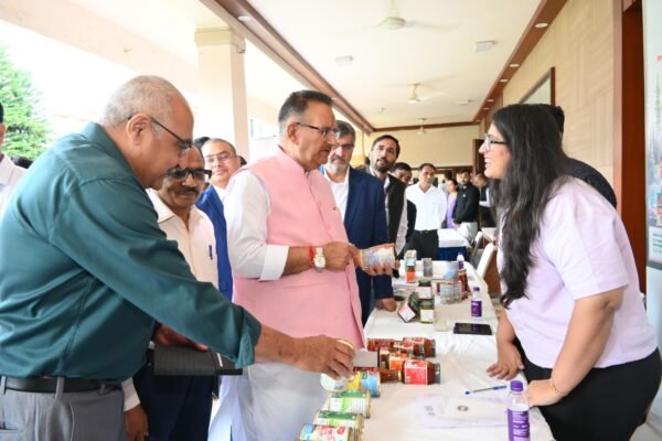 पीएचडी चैम्बर ऑफ कामर्स द्वारा आयोजित एग्रो एक्सपोर्ट कॉन्क्लेव का शुभारम्भ करते कृषि मंत्री गणेश जोशी