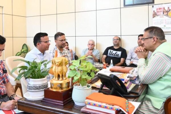 सीवर ब्लॉकेज, ओवरफ्लो और मरम्मत कार्यों पर तुरंत एक्शन लें अधिकारी, मंत्री जोशी ने जताई सख्ती