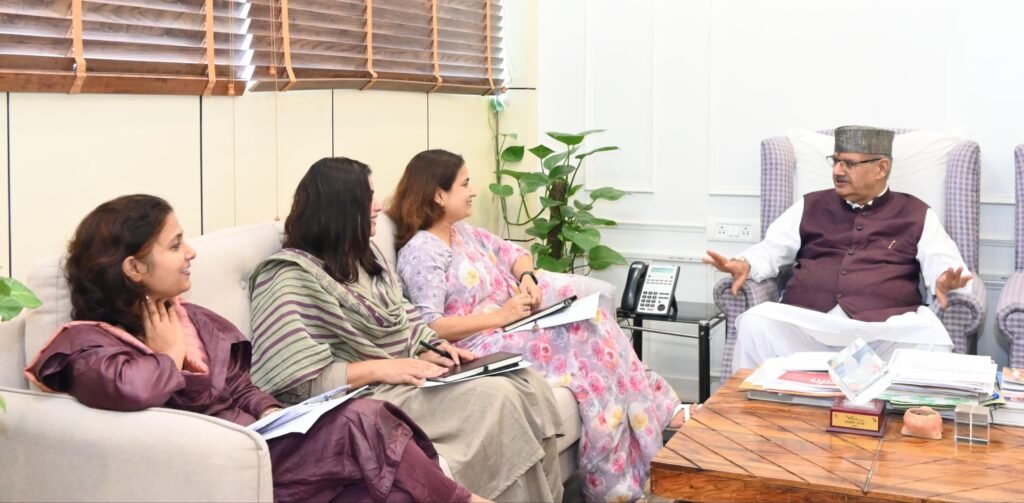 अधिकारियों को ग्रामीणों को भूमि अधिग्रहण का मुआवजा शीघ्र देने, मलबा निस्तारण हेतु डंपिंग यार्ड की व्यवस्था करने और फील्ड अधिकारियों की ग्राउंड उपस्थिति अनिवार्य करने के निर्देश।