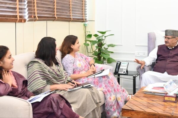 अधिकारियों को ग्रामीणों को भूमि अधिग्रहण का मुआवजा शीघ्र देने, मलबा निस्तारण हेतु डंपिंग यार्ड की व्यवस्था करने और फील्ड अधिकारियों की ग्राउंड उपस्थिति अनिवार्य करने के निर्देश।