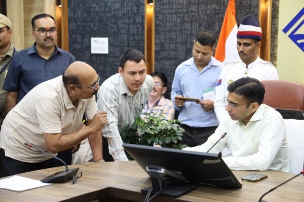 प्रमाण पत्रों के विलंब पर डीएम सख्त मृत्यु एवं वारिस प्रमाण पत्रों में देरी पर डीएम ने सभी एसडीएम व तहसीलदारों को एक सप्ताह में आवेदनों का निस्तारण कर प्रमाण पत्र जारी करने के निर्देश दिए।