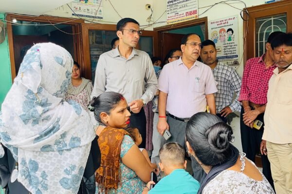 जिला प्रशासन की ताबड़तोड़ छापेमारी से मचा हड़कंप, आधे पीएचसी ‘काल कोठरी’ जैसे हाल में संचालित, न पानी, न साफ टॉयलेट, न बिजली बैकअप, डीएम ने जताई सख्त नाराजगी